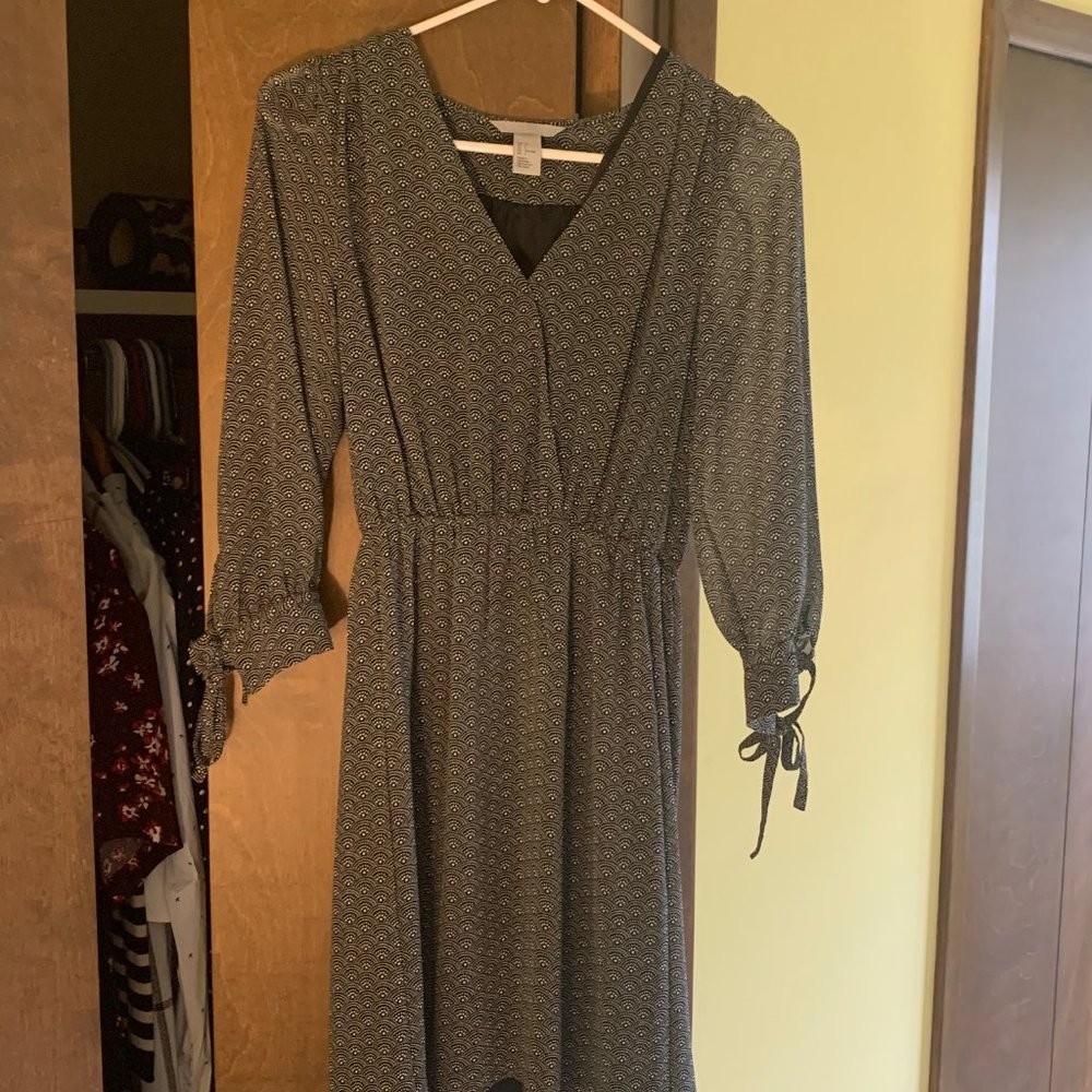 H&M Black and White Print Dress with Tie Sleeves